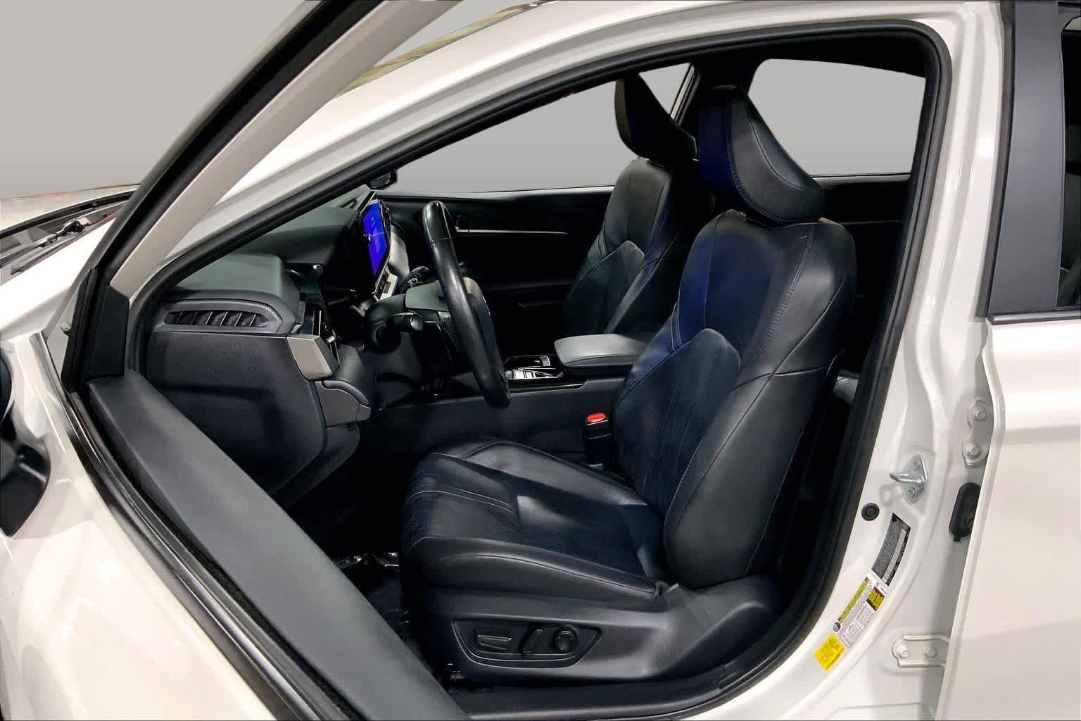 Used 2025 Wind Chill Pearl Toyota XSE image 8