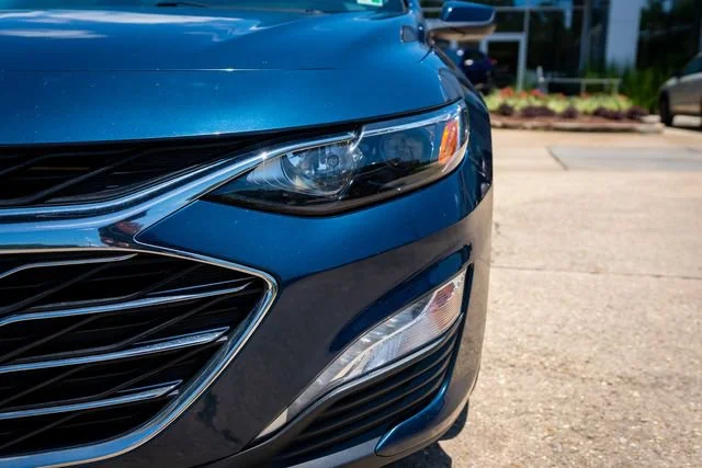 Used 2021 Northsky Blue Metallic Chevrolet LT image 3