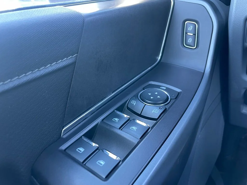 Used 2024 Silver Ford XLT image 27