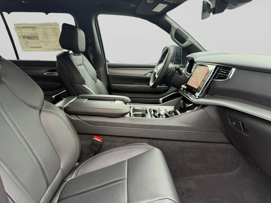 New 2026 Steel Blue Exterior Paint Jeep Limited Reserve image 17