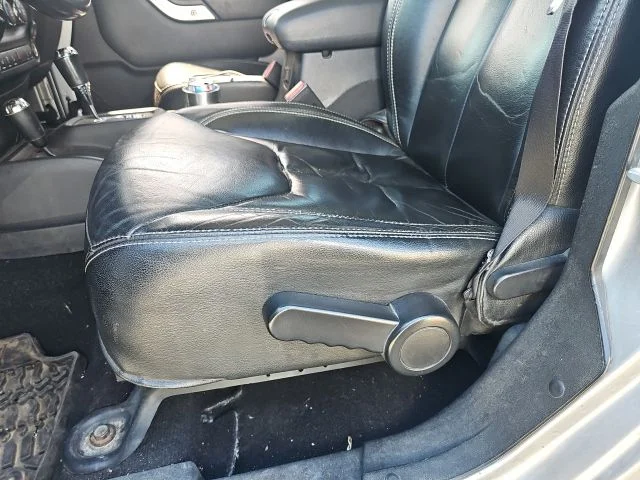 Used 2013 Silver Jeep Unlimited Rubicon image 17