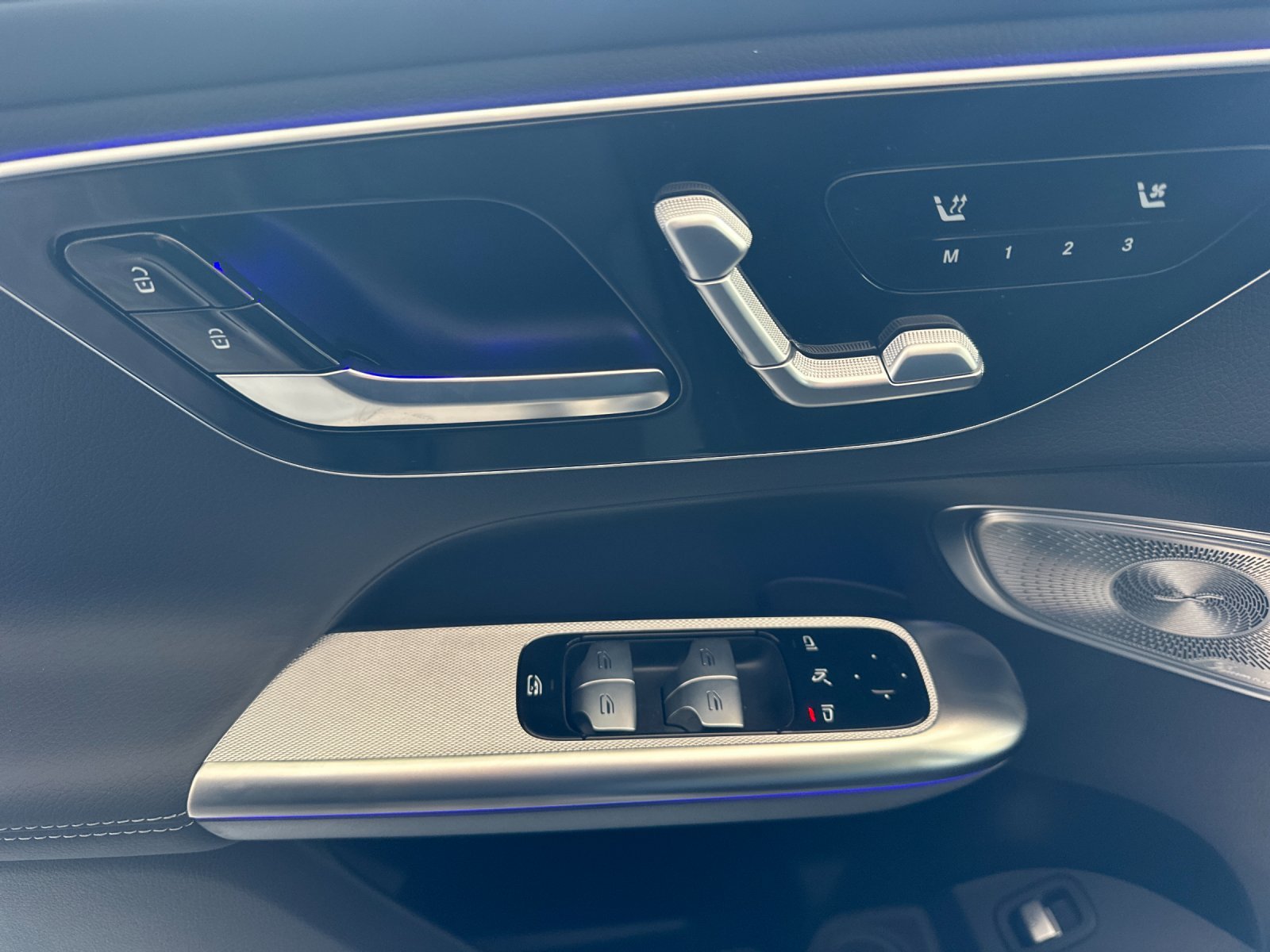 New 2026 MANUFAKTUR Alpine Grey Mercedes-Benz 300 Coupe image 14