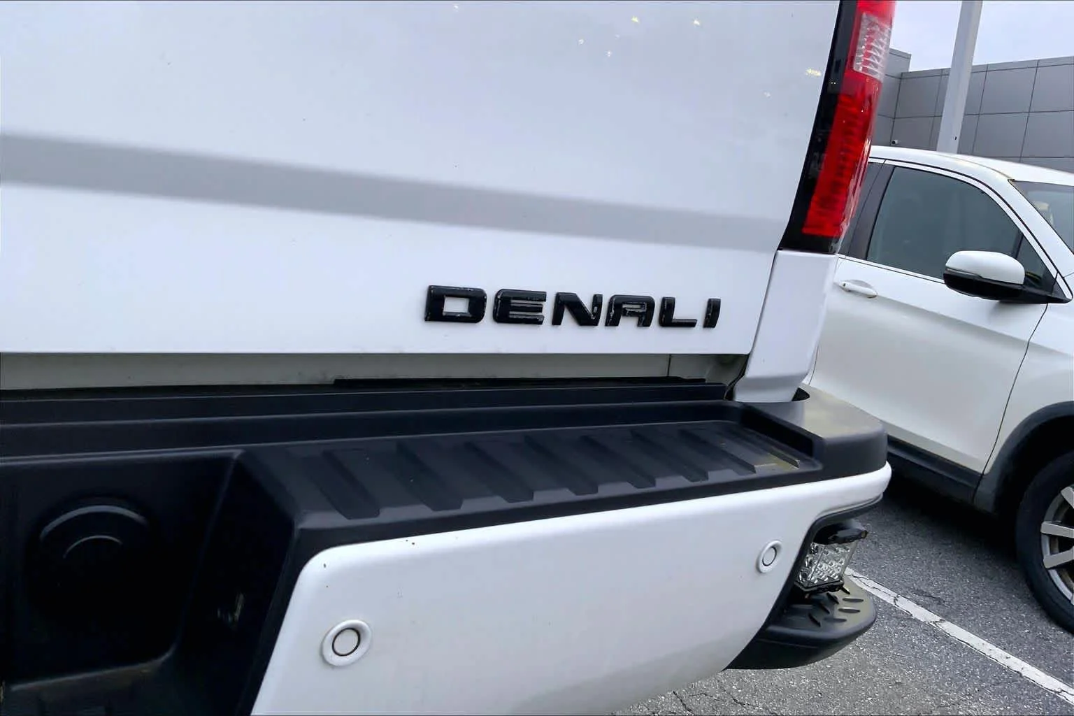 Used 2016 Summit White GMC Denali image 9