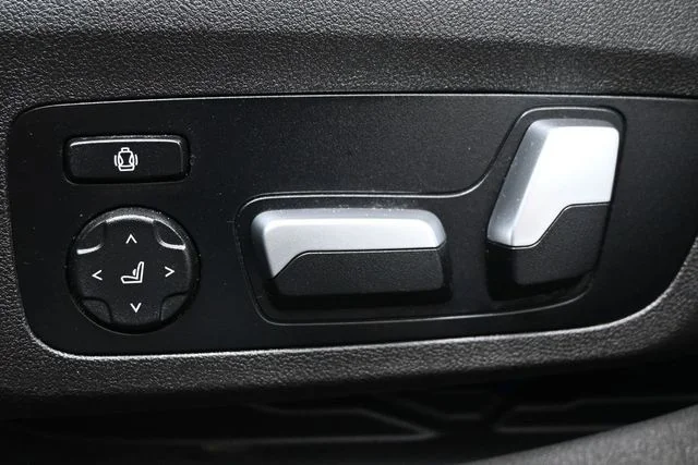 Used 2020 Black BMW 330i image 7
