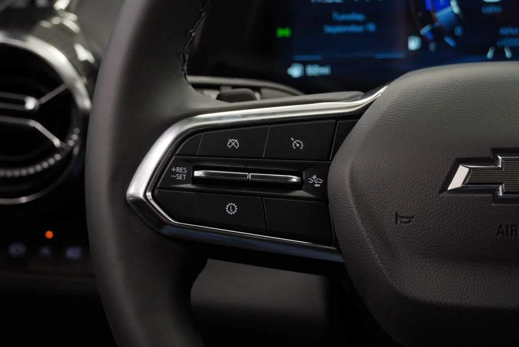 New 2027 Summit White Chevrolet LT image 20