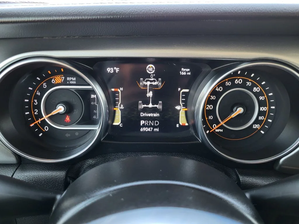 Used 2021 White Jeep Unlimited Sahara image 11