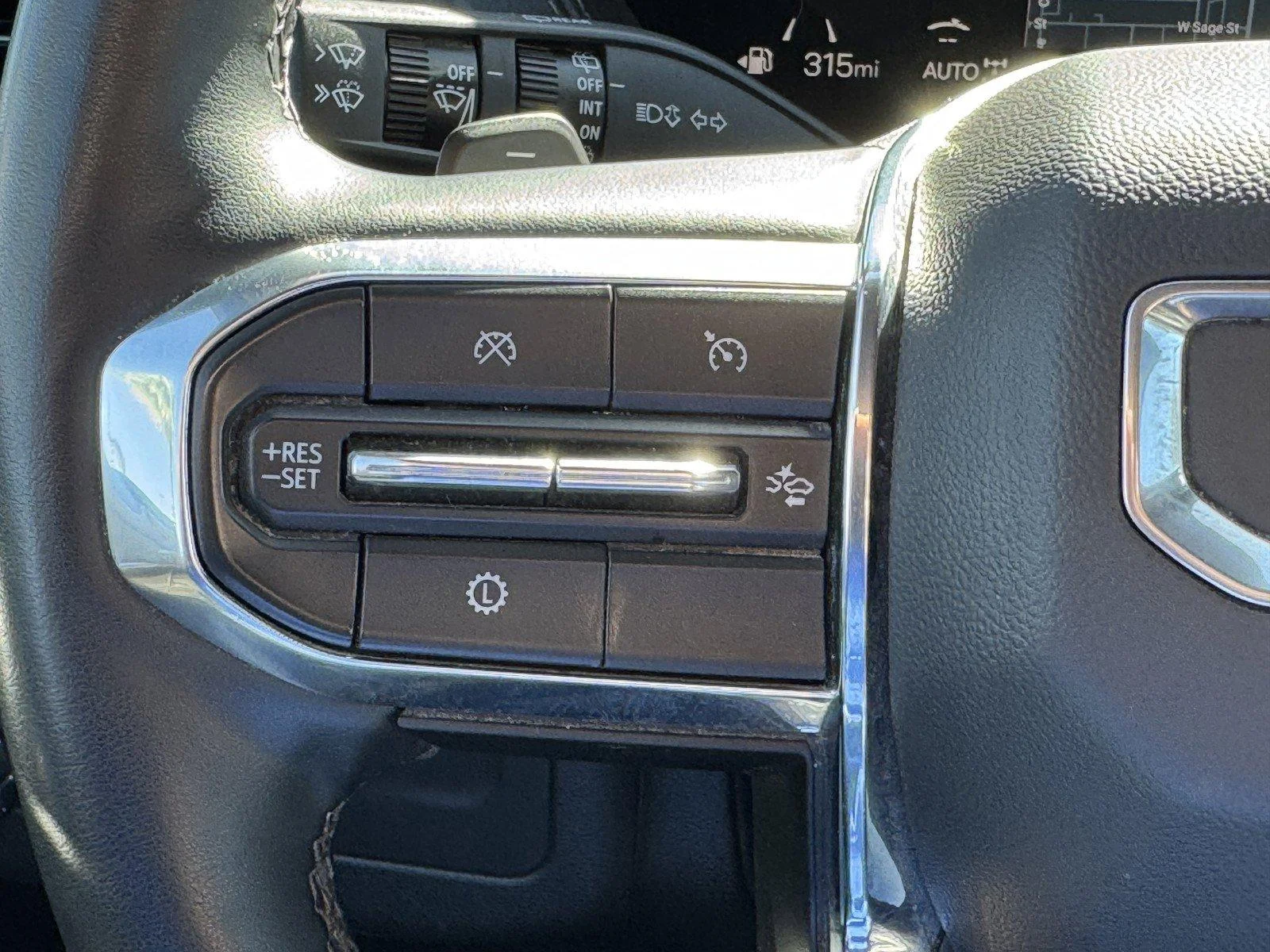 Used 2025 Onyx Black GMC Denali image 22