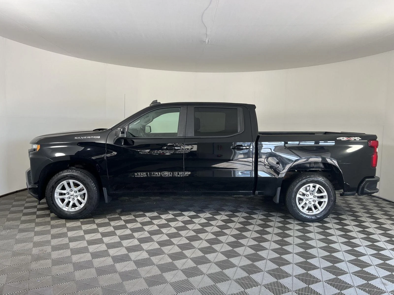 Used 2019 BLACK Chevrolet RST image 28