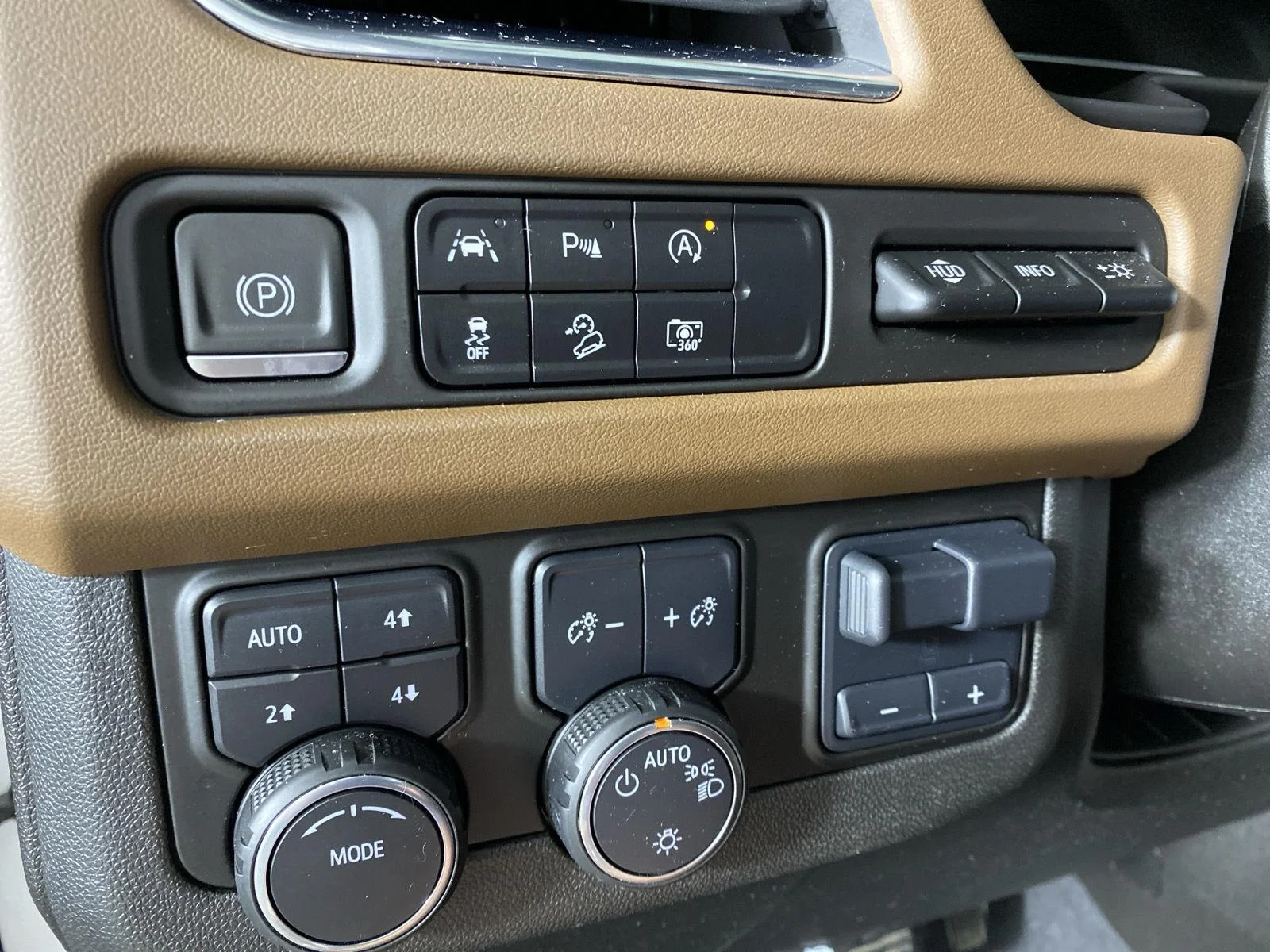Used 2023 IRIDESCENT PEARL TRICOAT Chevrolet High Country image 13