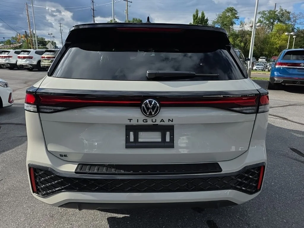 New 2026 Sandstone w/Deep Black Roof Volkswagen 2.0T SE R-Line Black image 6