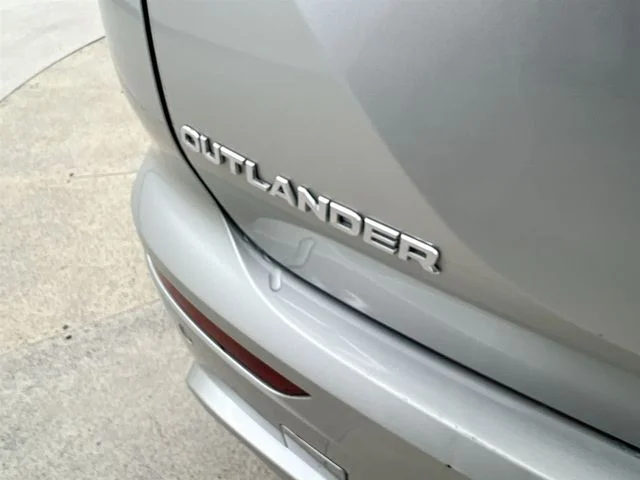 Used 2024 Silver Mitsubishi SE image 38