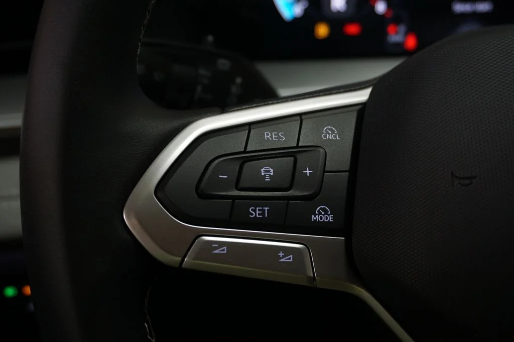 New 2026 Platinum Gray Volkswagen 2.0T SE image 21