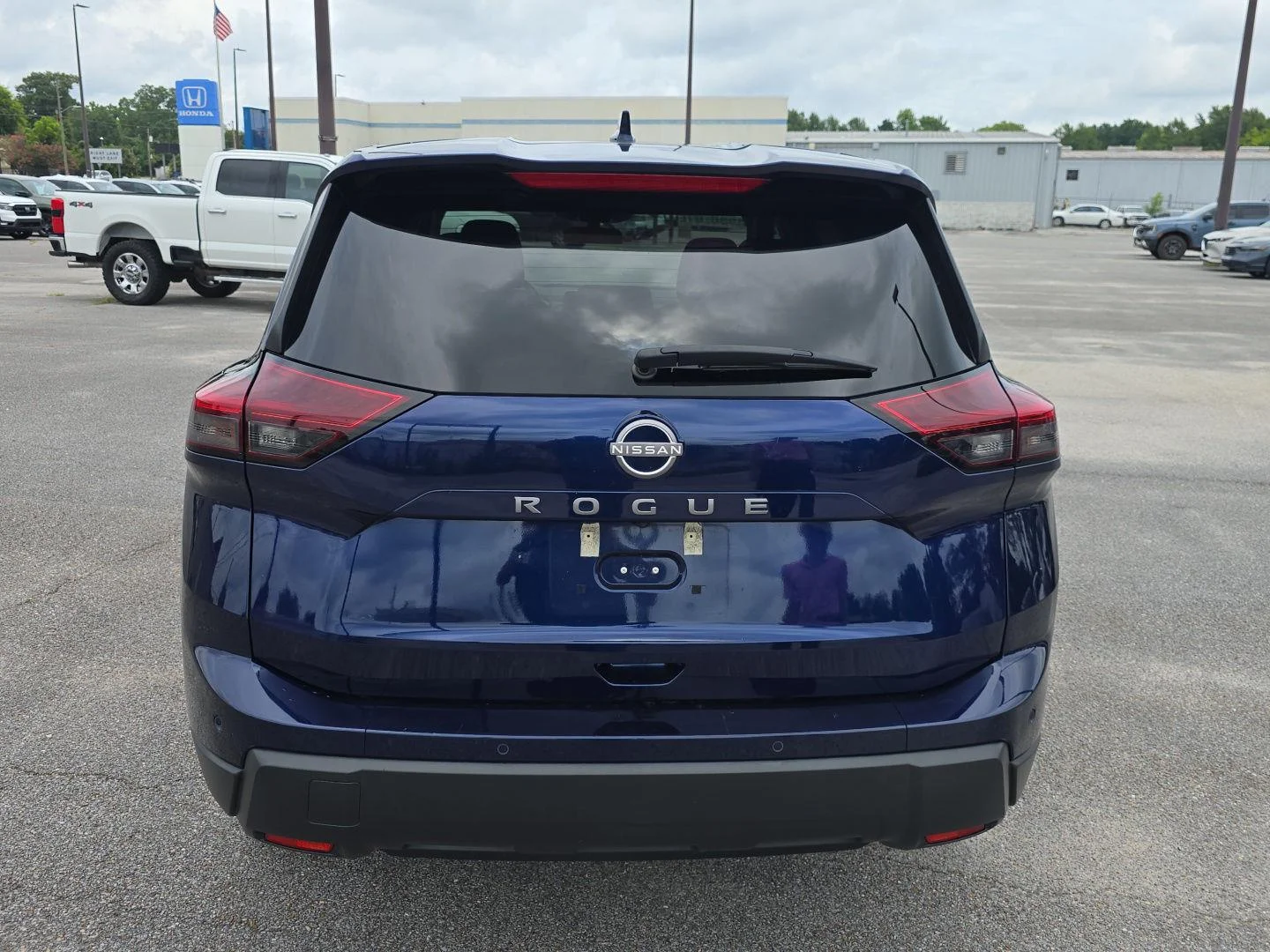 Used 2025 Deep Ocean Blue Pearl Nissan SV image 4