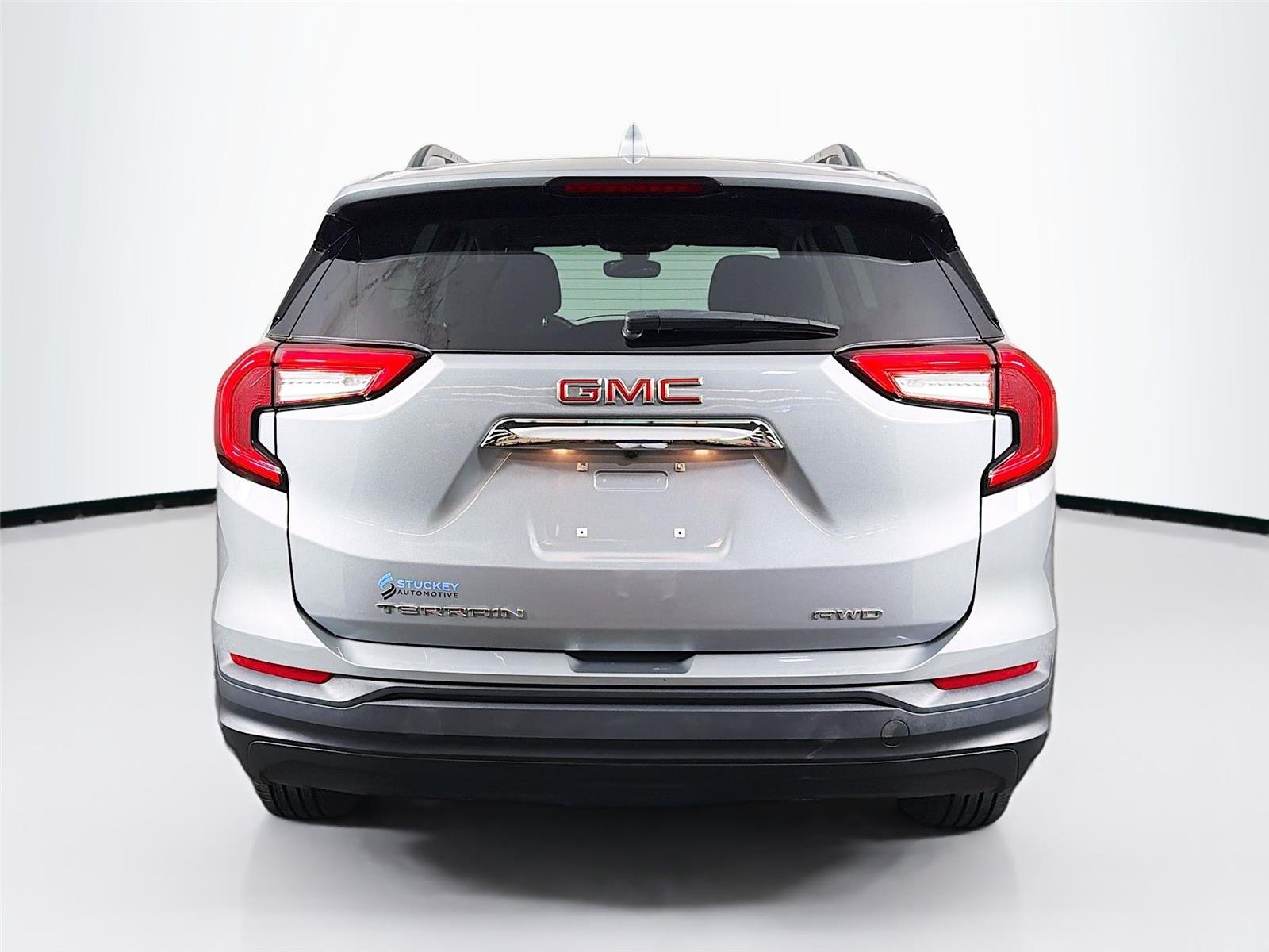 Used 2023 Sterling Metallic GMC SLE image 10