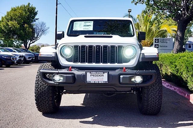 New 2026 Bright White Clear-Coat Exterior Paint Jeep Rubicon X image 5