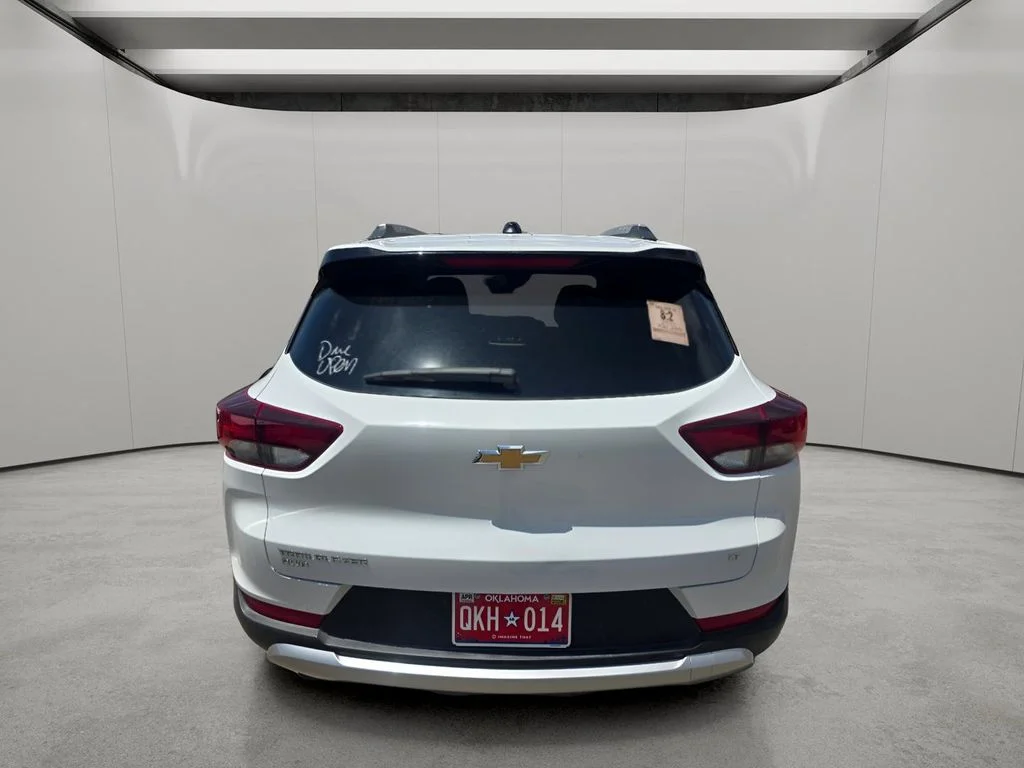 Used 2025 Summit White Chevrolet LT image 8