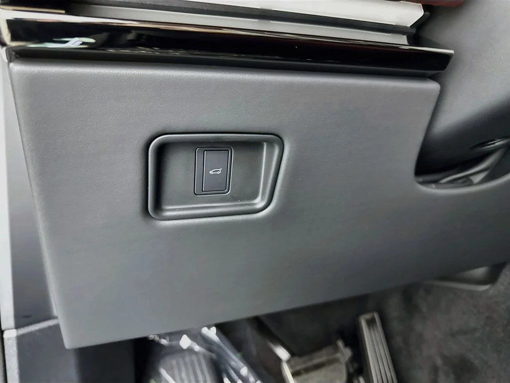 New 2026 Borasco Grey Land Rover Dynamic SE image 10
