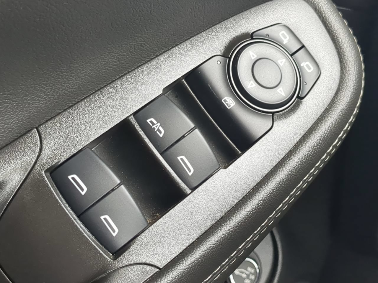 Used 2023 Ebony Twilight Metallic Buick Essence image 25