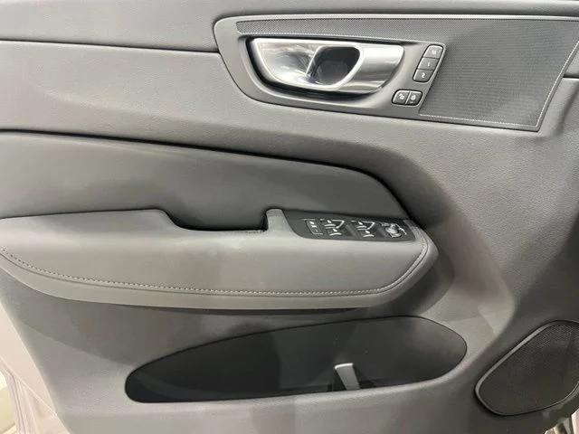 New 2026 Aurora Silver Volvo Plus image 9