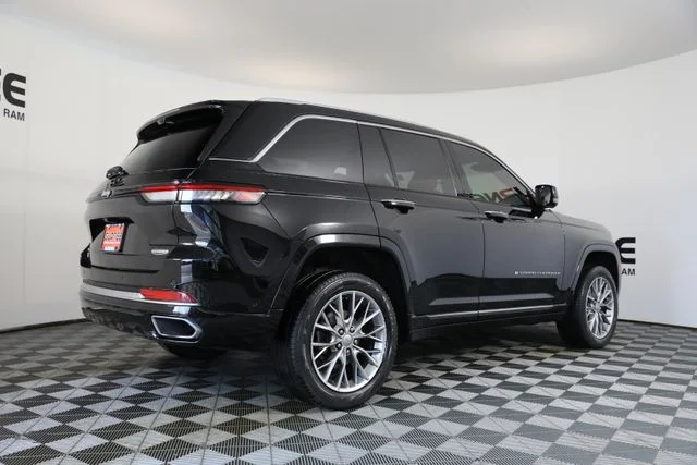 Used 2023 Black Jeep Summit image 42