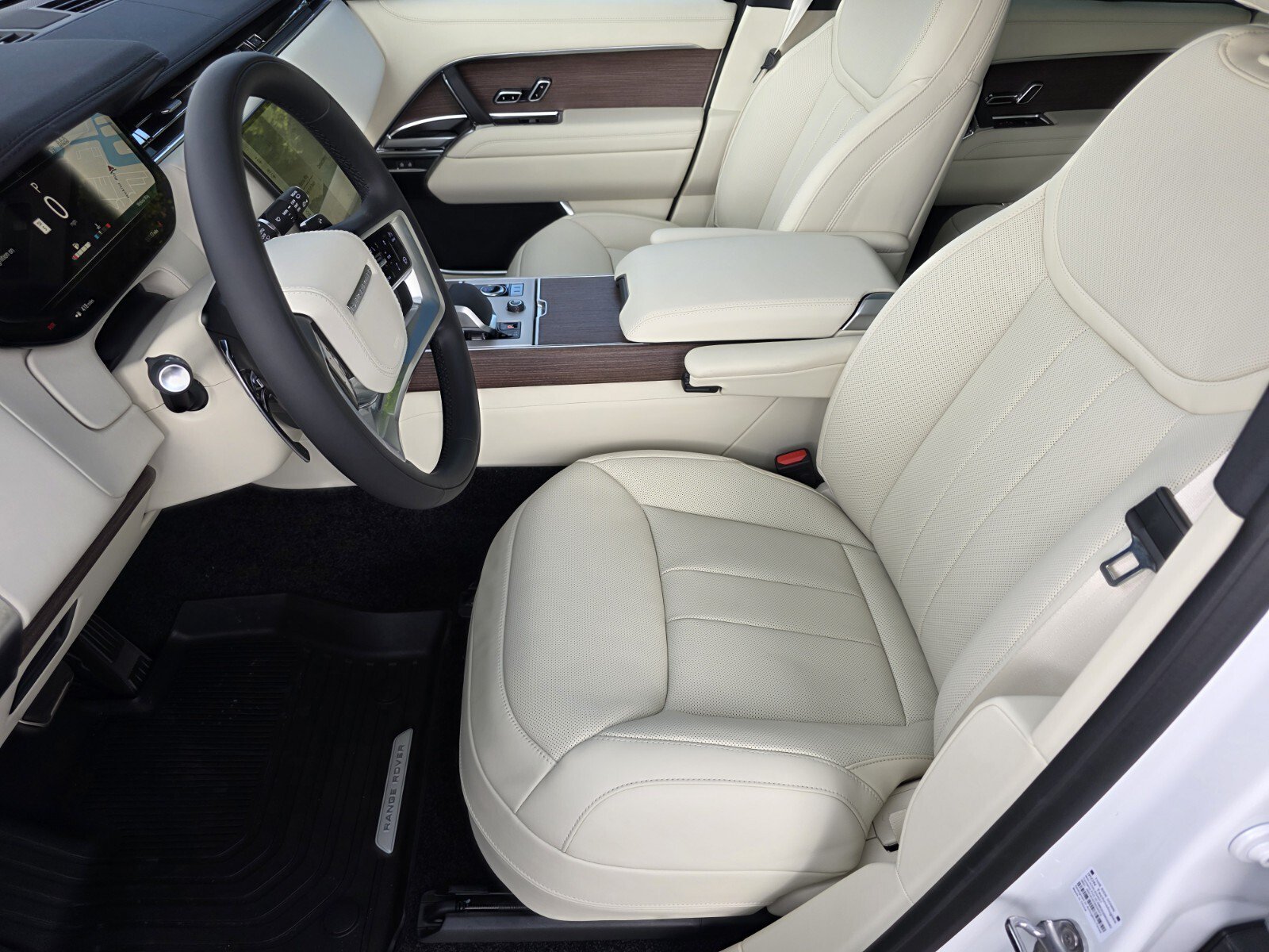 New 2027 Fuji White Land Rover P400 SE image 10