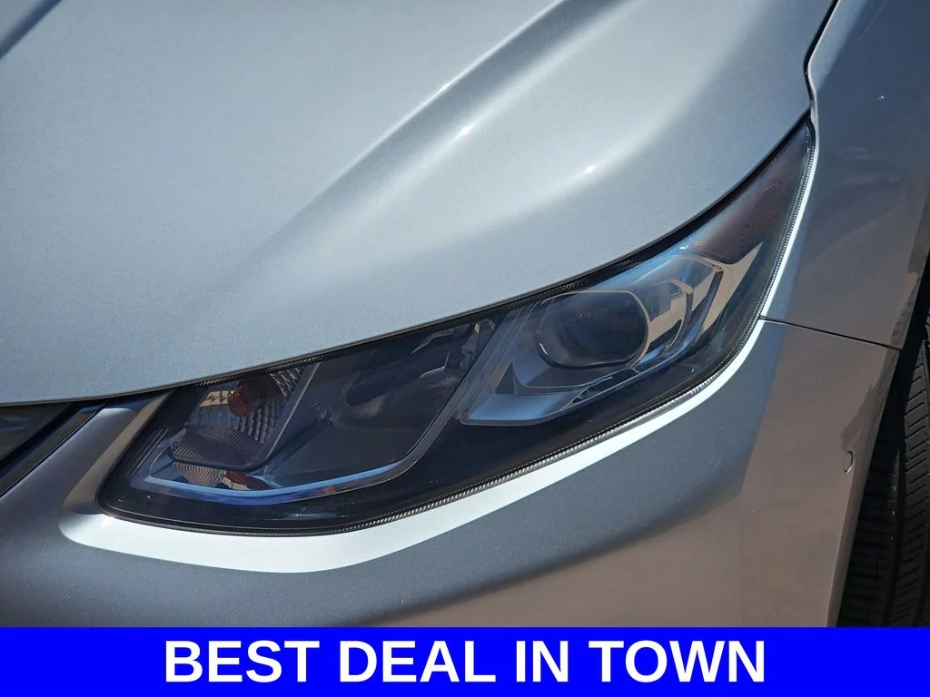Used 2018 Silver Chevrolet Premier image 32