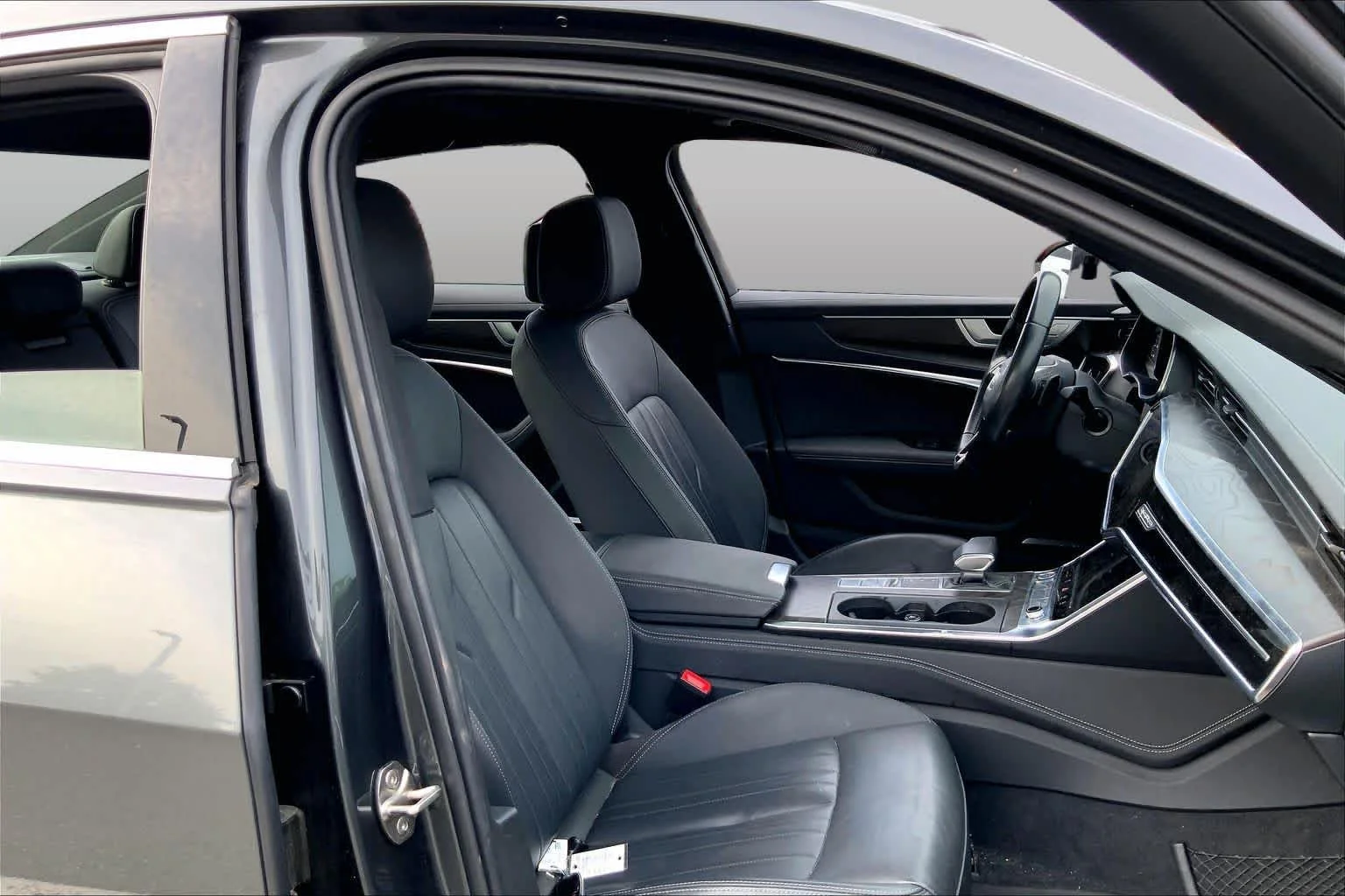 Used 2019 Daytona Gray Pearl Effect Audi Premium Plus image 9