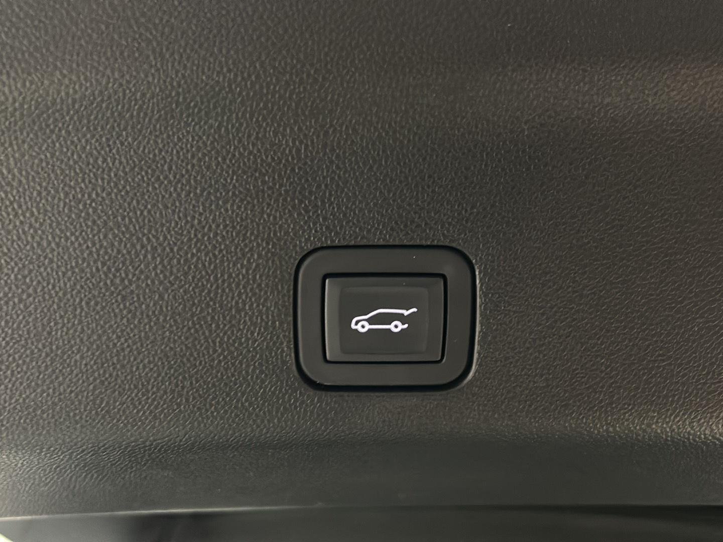 Used 2023 Summit White Chevrolet RST image 9