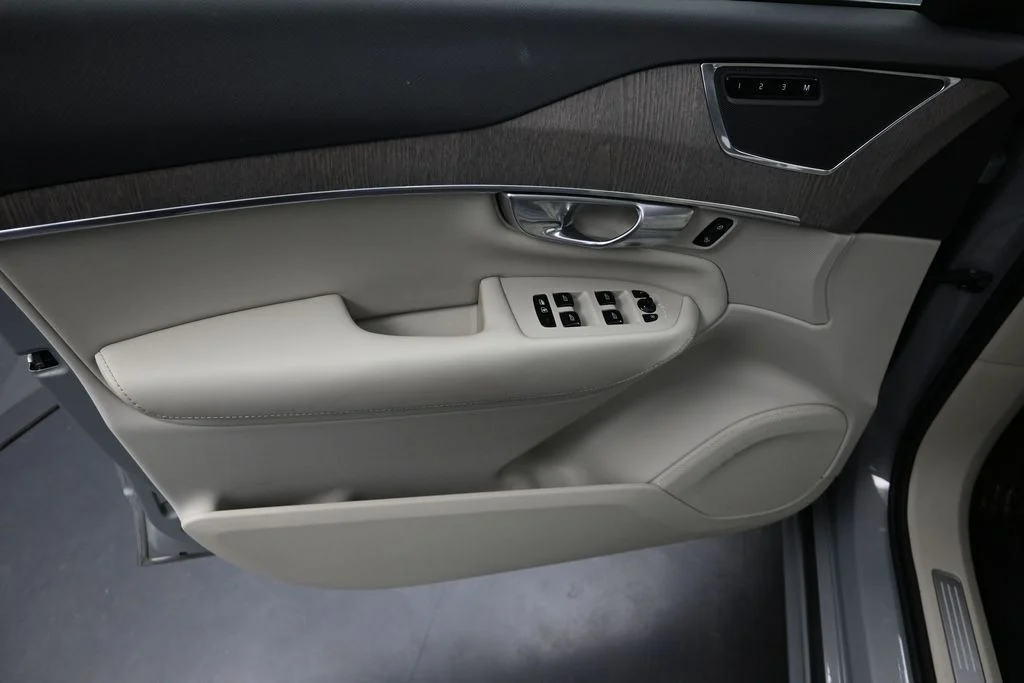 Certified Used 2024 Vapour Grey Volvo Plus image 15