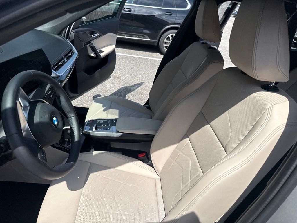 Used 2025 Silver BMW xDrive28i image 3