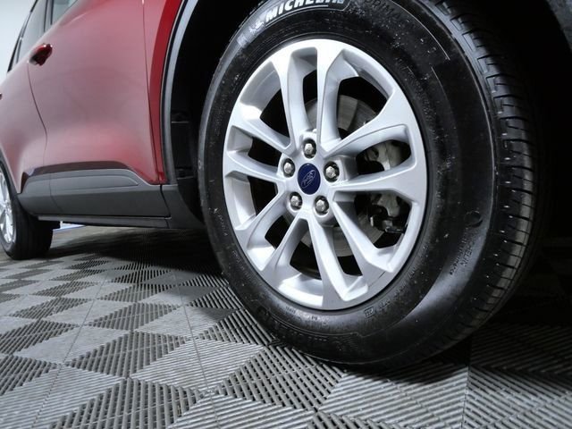 Certified Used 2022 Red Ford SE image 2