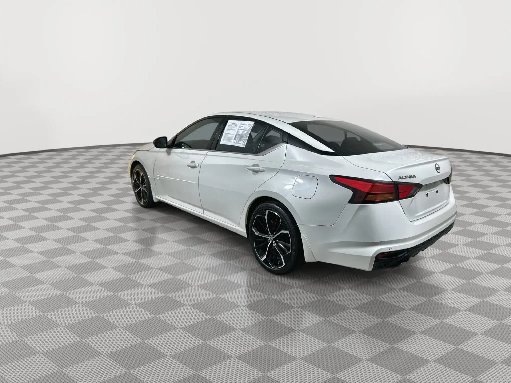 Certified Used 2025 White Nissan 2.5 SR image 6