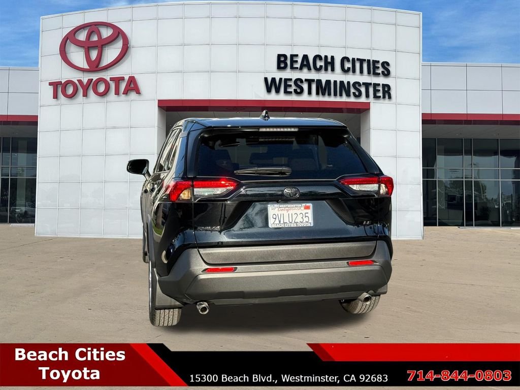 2025 Toyota RAV4 LE - Photo 9