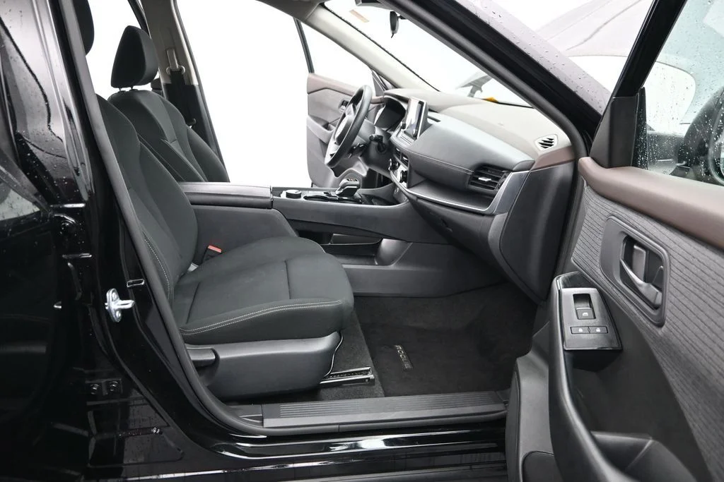 Used 2023 Black Nissan S image 17