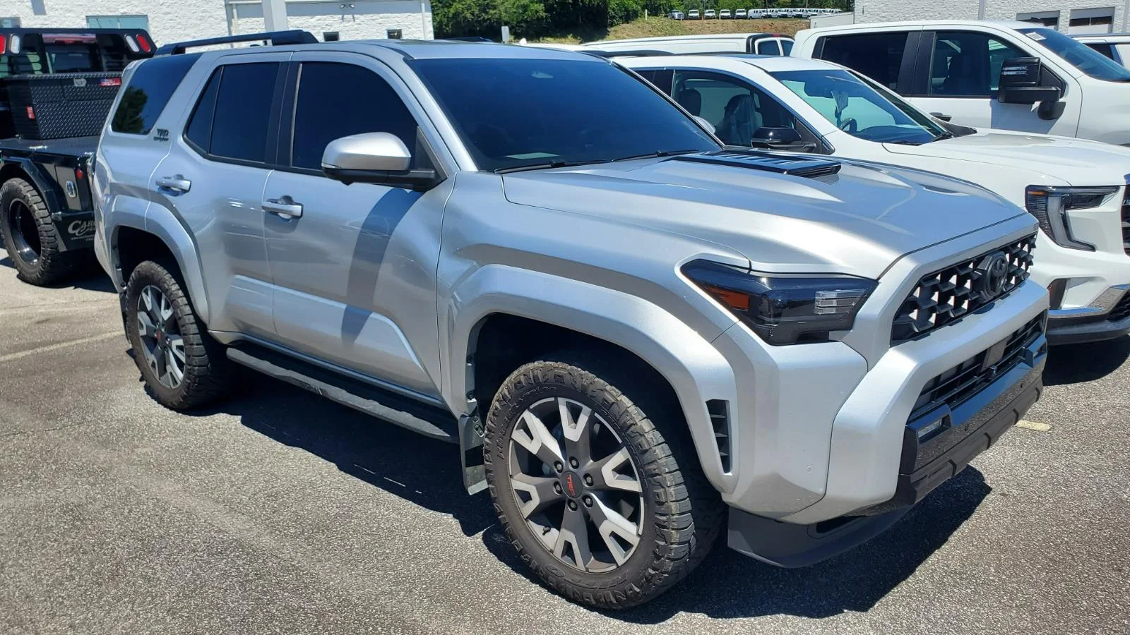 Used 2025 Cutting Edge Toyota SR5 image 2