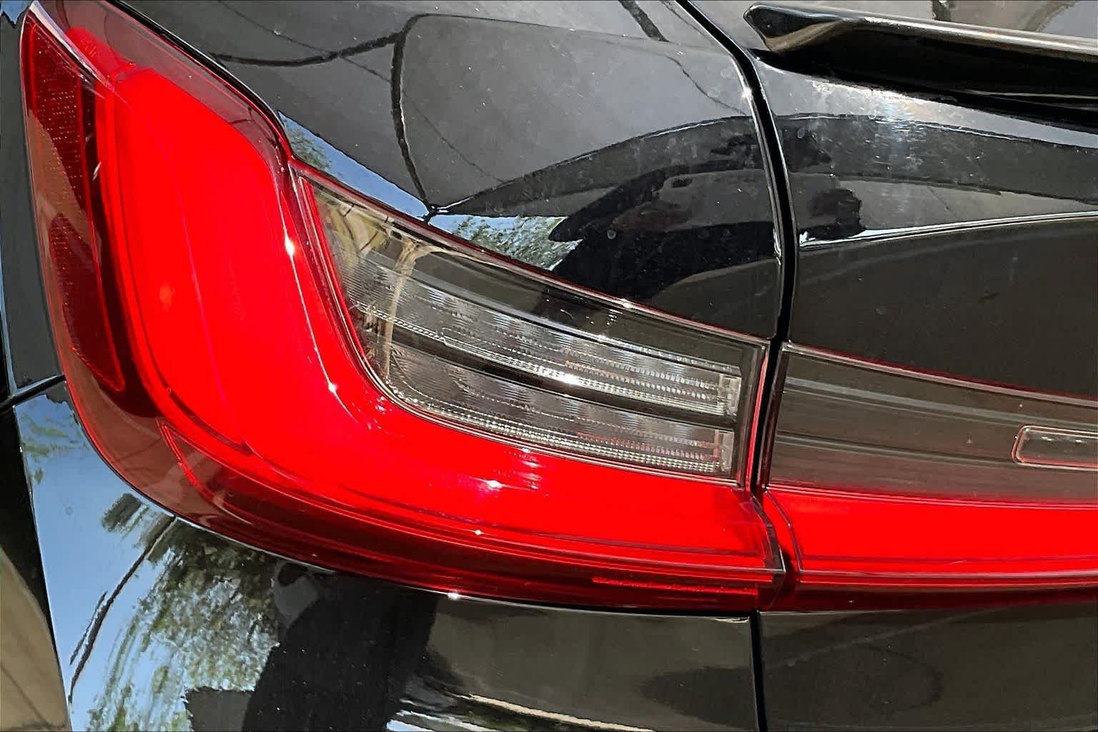 Used 2020 Jet Black BMW 330i image 28