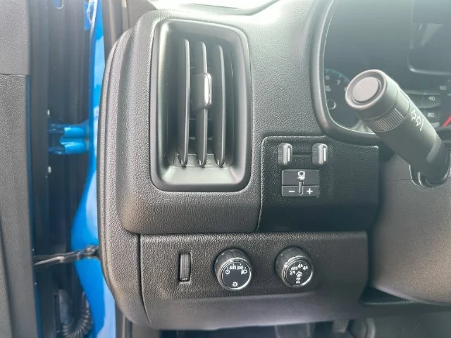 Used 2021 Blue Chevrolet ZR2 image 28