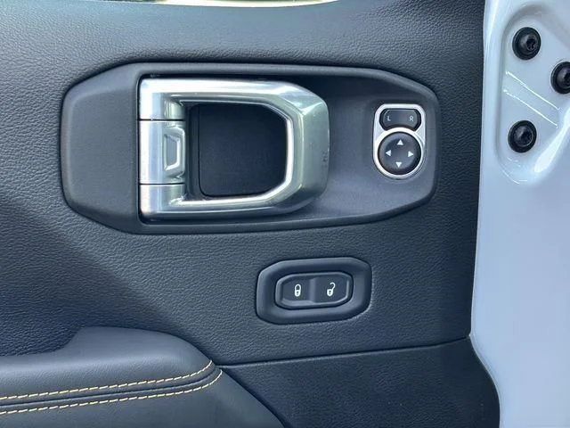 2025 Jeep Wrangler 4-Door Sahara - Photo 17