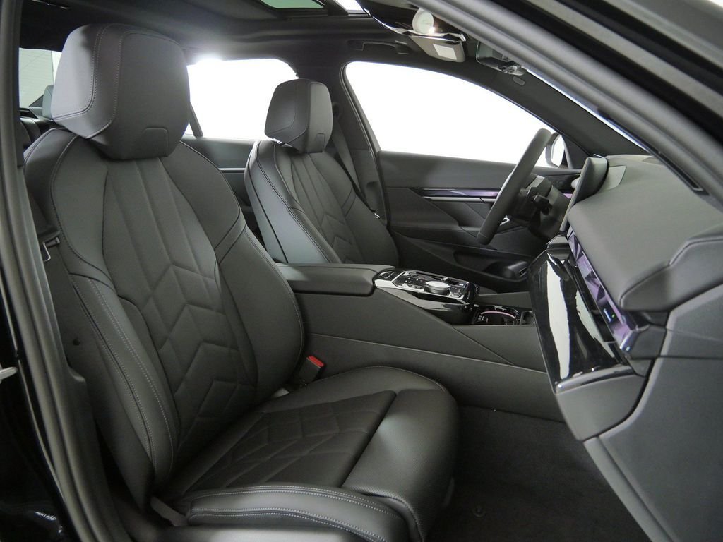 New 2027 Black Sapphire Metallic BMW 530i xDrive image 21