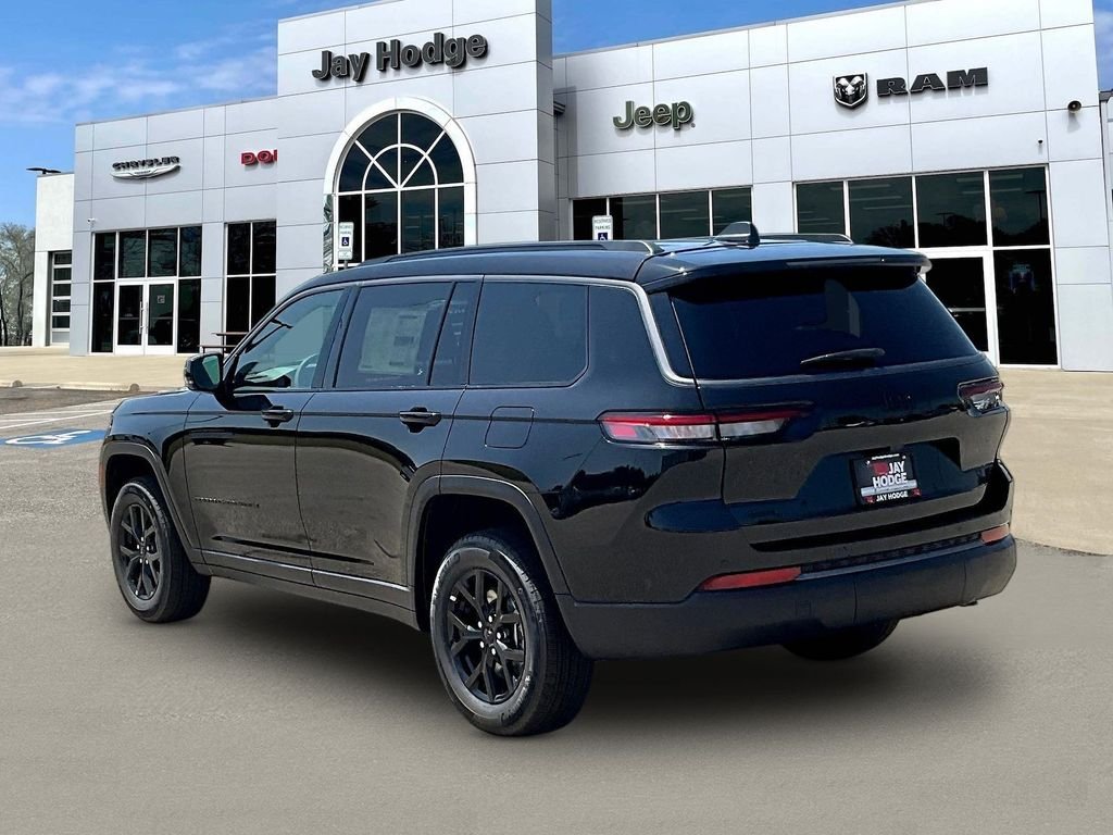 New 2026 Diamond Black Crystal Pearl-Coat Exterior Paint Jeep Altitude image 3