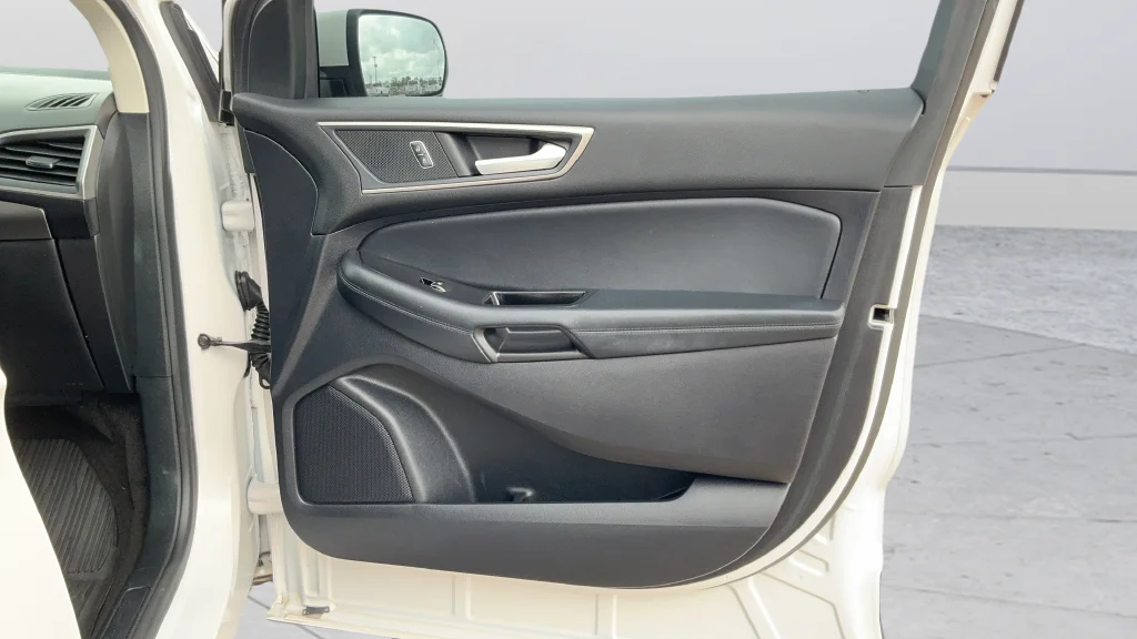Used 2019 White Ford SEL image 23