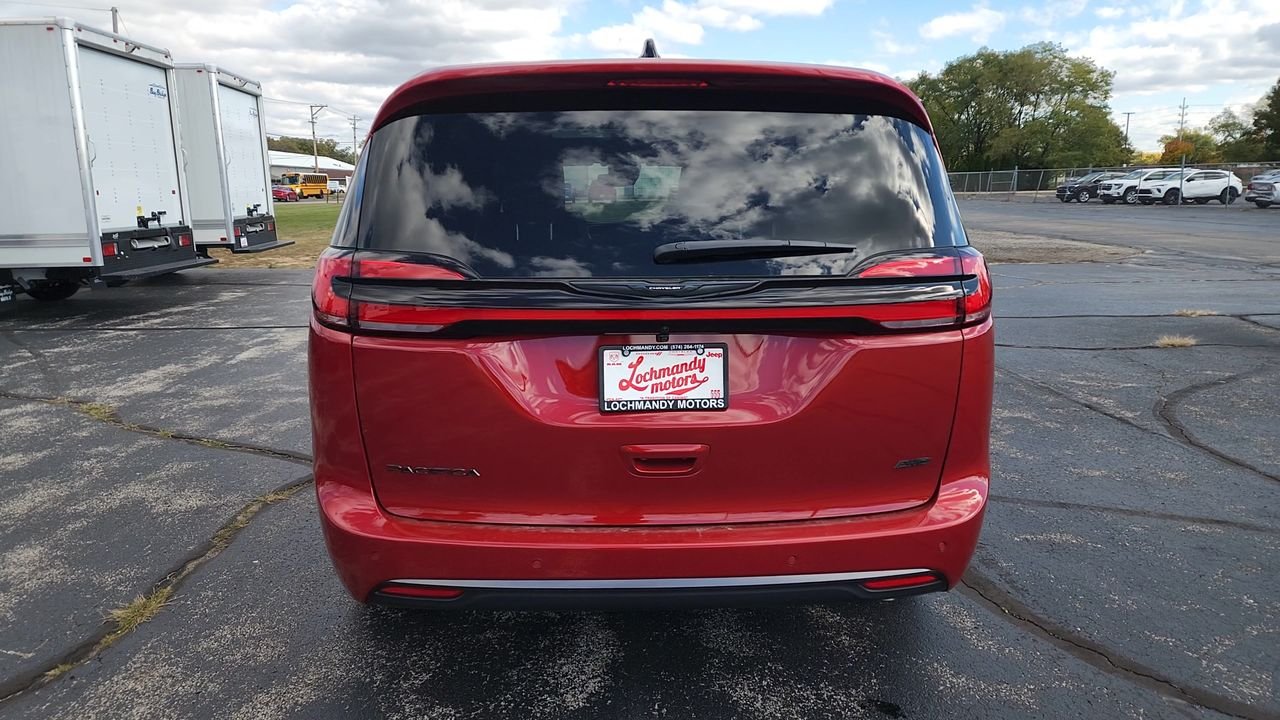 New 2026 Red Hot Pearl-Coat Exterior Paint Chrysler Select image 7