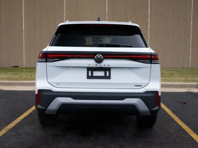 New 2026 White/off-white Volkswagen 2.0T SE image 5