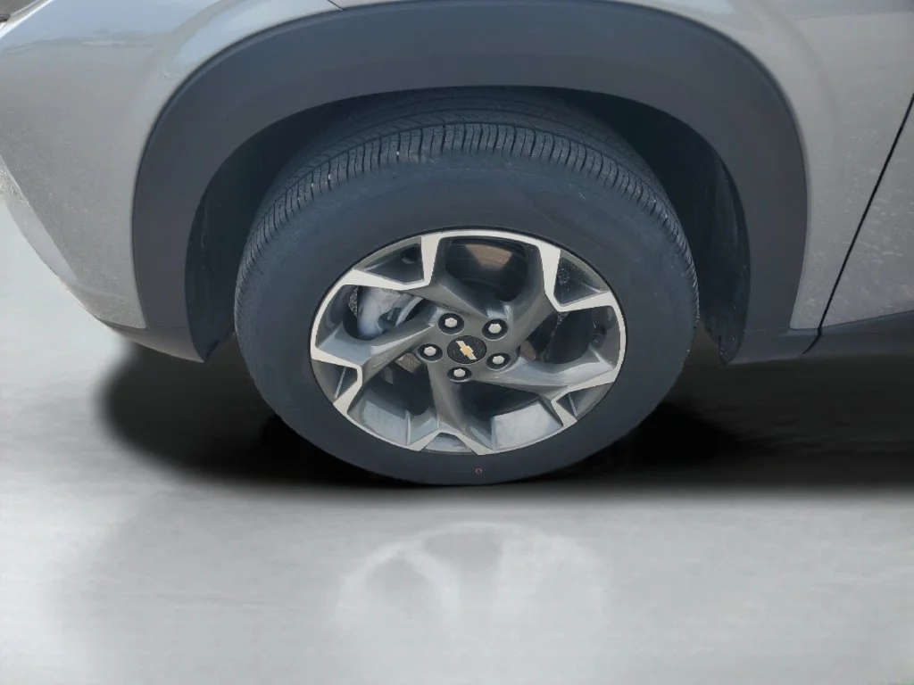 Used 2024 Sterling Gray Metallic Chevrolet LT image 25