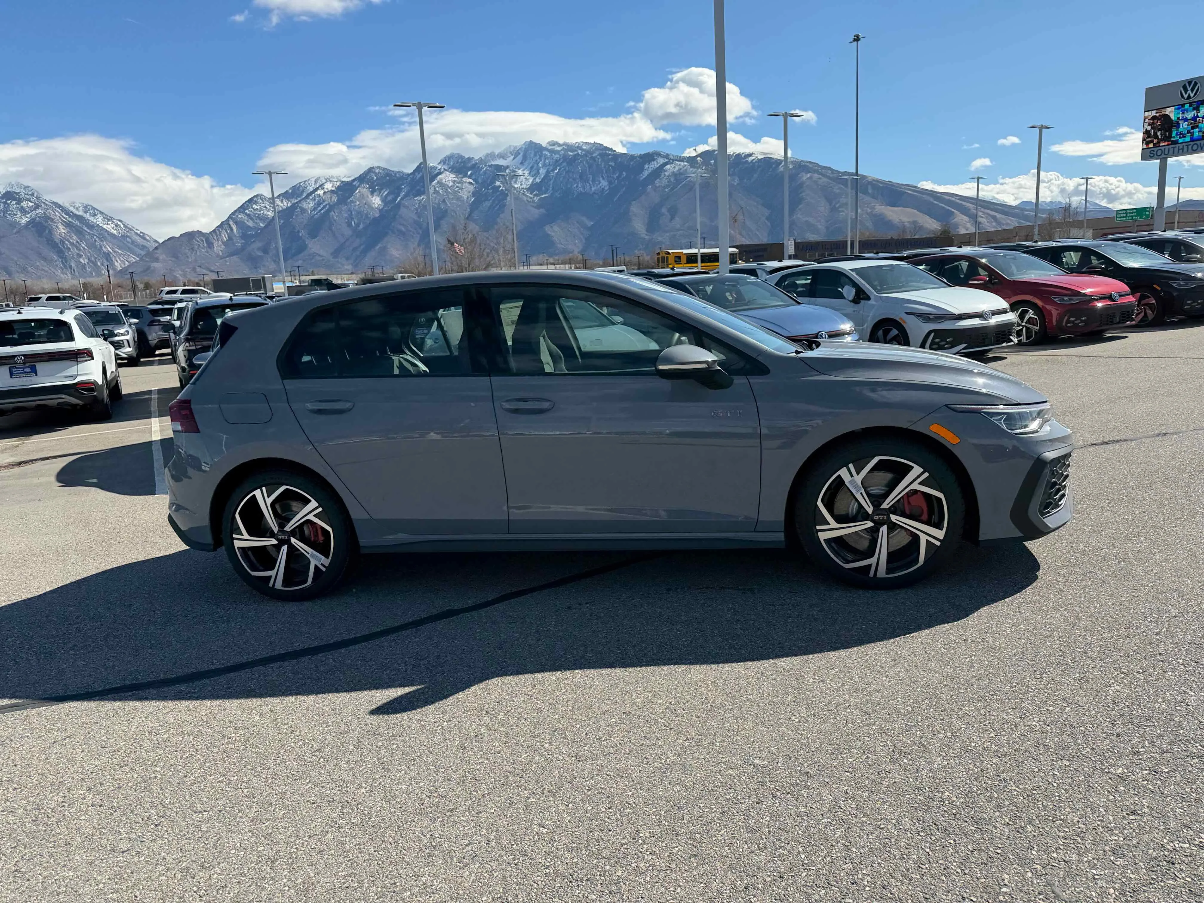 New 2026 Moonstone Volkswagen SE image 8