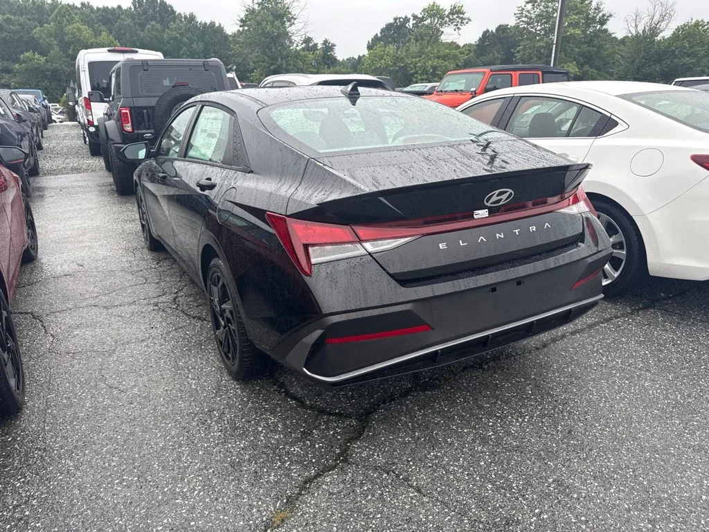 Used 2026 Black Hyundai SEL Sport image 4