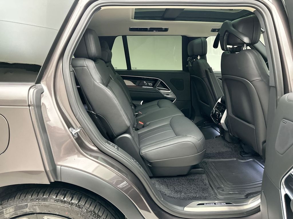 New 2027 Charente Grey Prem Met Land Rover SE image 7