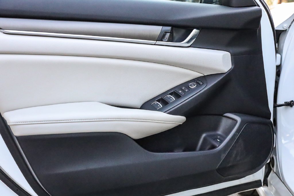 Used 2020 Platinum White Pearl Honda LX image 19