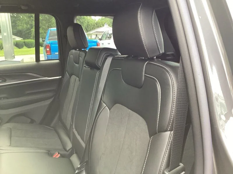 New 2026 Baltic Gray Metallic Clear-Coat Exterior Paint Jeep Laredo Altitude image 19