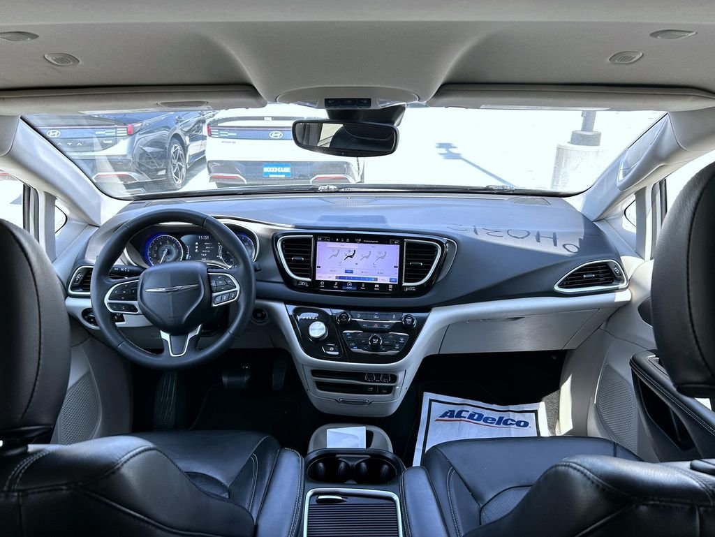 Used 2022 White Chrysler Touring L image 13